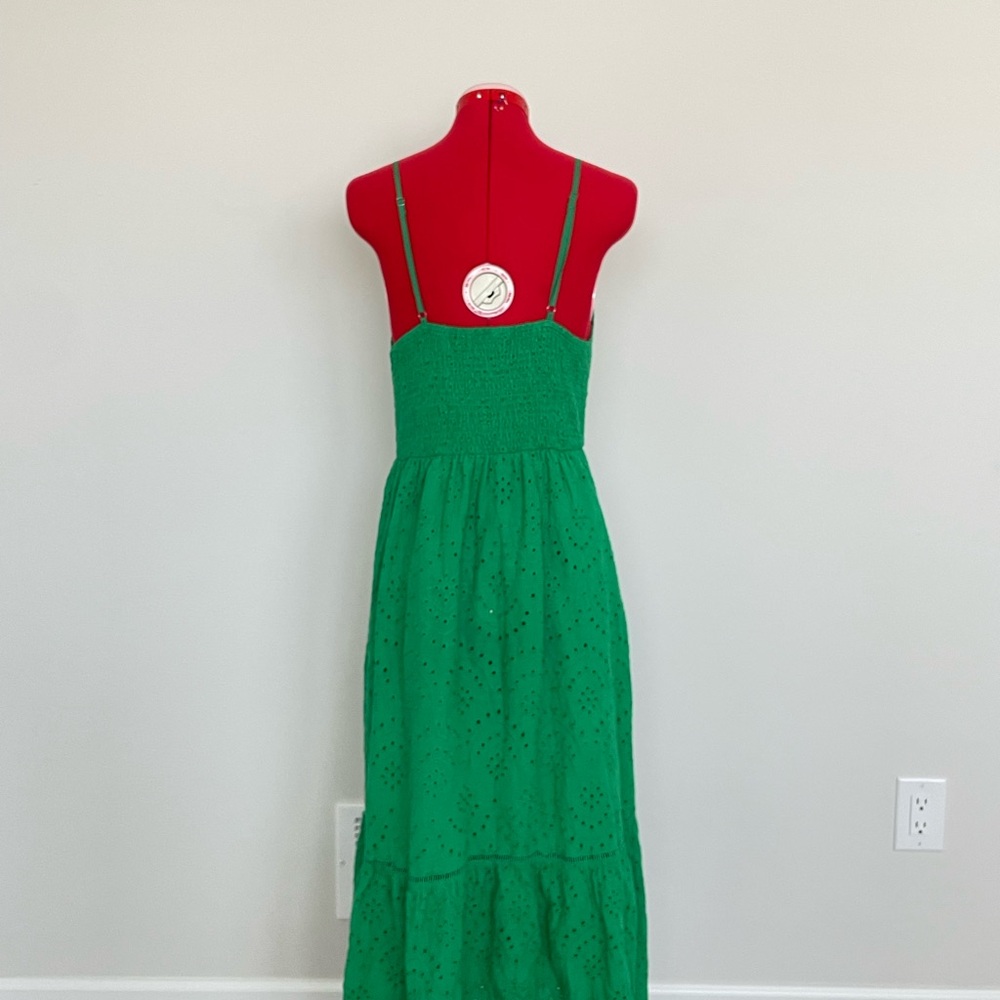 Chic Green Maxi Dress with Eyelet Detail - Picture 4 of 7